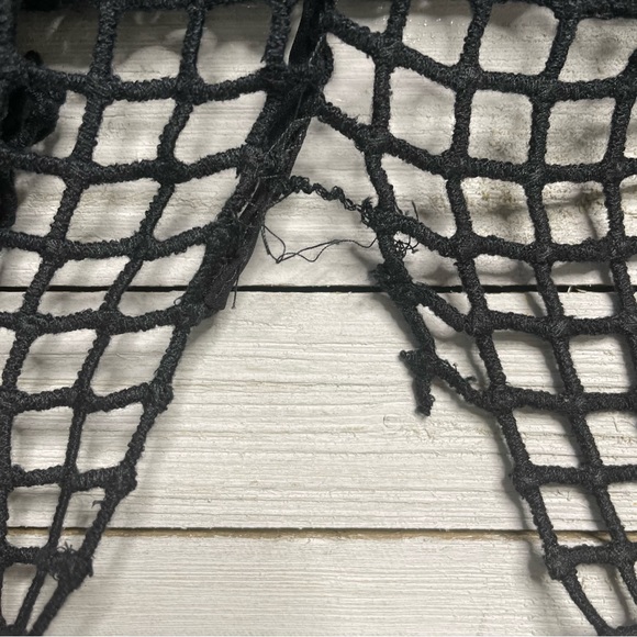 Femme D’armes Maupin Fleur De Lis Single Sleeve Gown with Netting Skirt - Picture 6 of 6